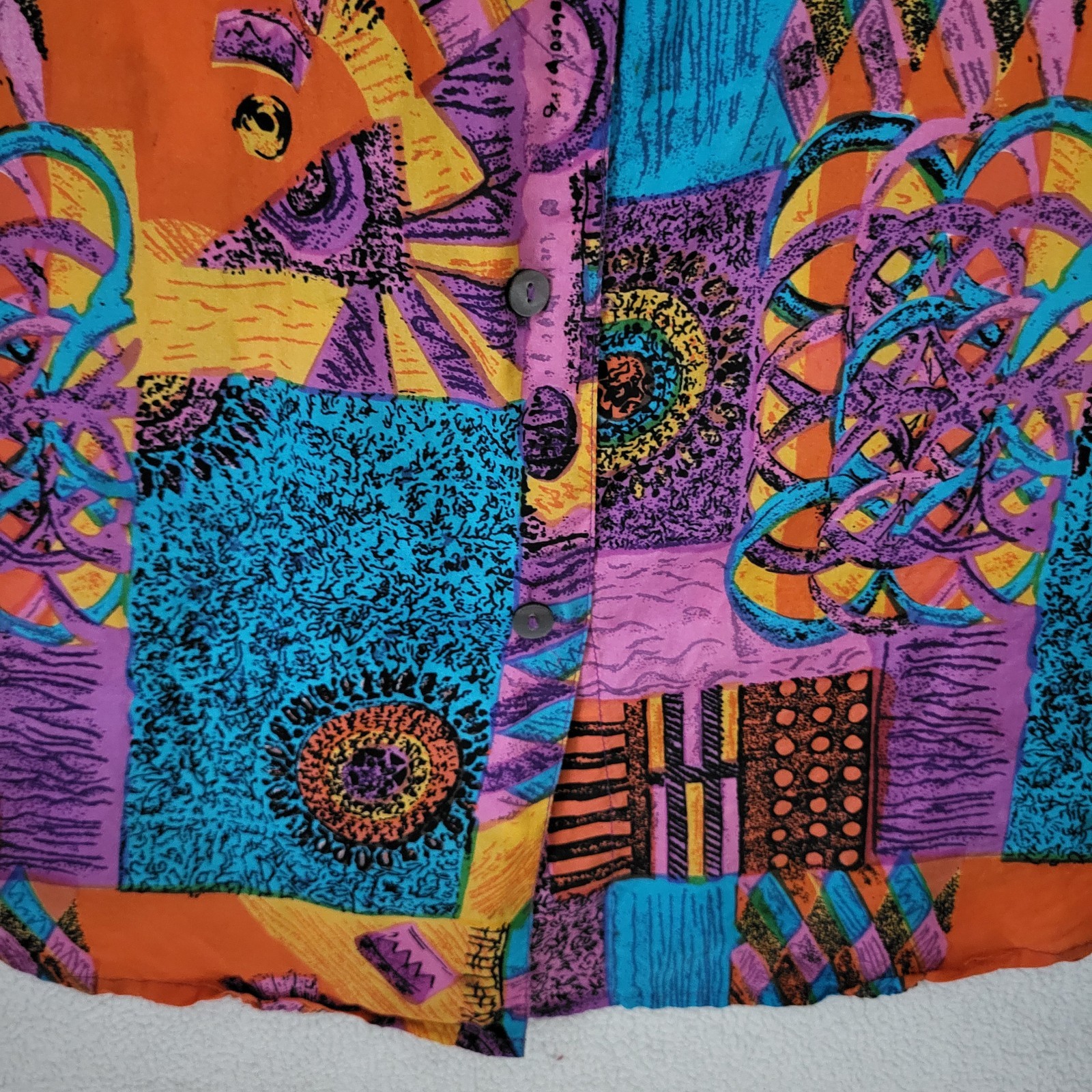 Vintage 90’s Women’s M 'TRIBES FROM THE LAND OF THE BRAVE’ Short Sleeve Silk Top