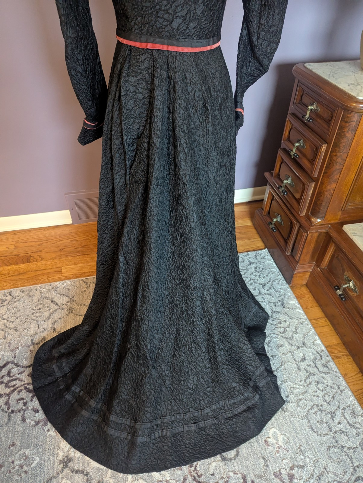 Antique Victorian Edwardian ca 1890’s – 1900 2 Piece Dress Velvet Rose and Trim