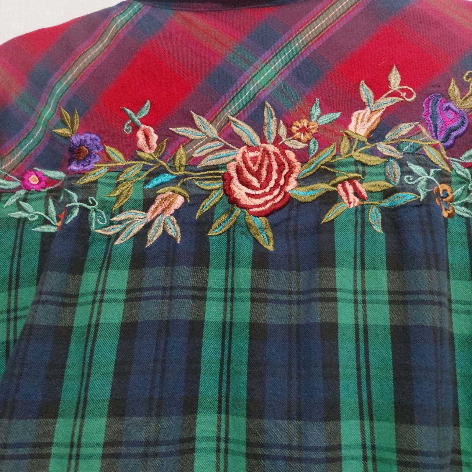 QPS Missy XL Western Mixed Plaid Floral Embroidery Button Down Flannel Pocket