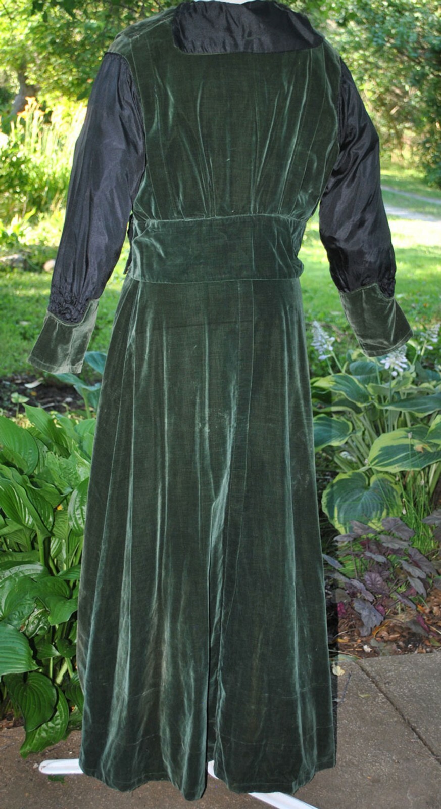 Antique Dress 1915 Green Velvet Evening Dress, Arts And Craft Embroidery Design