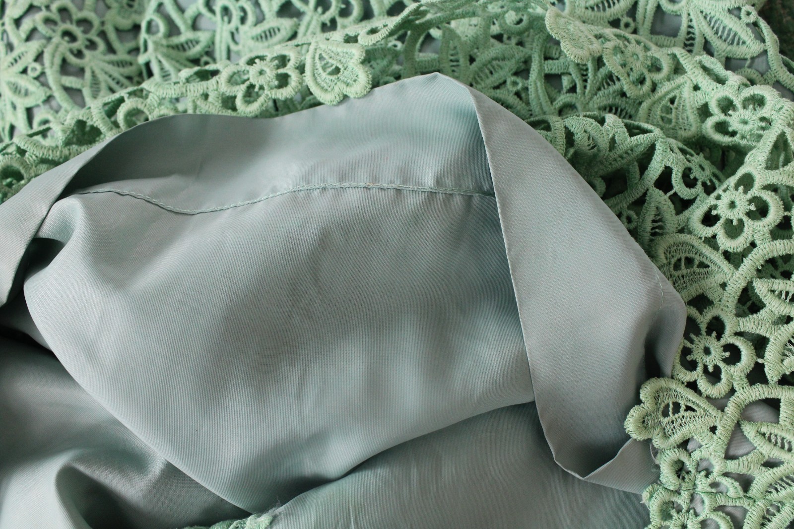 Vintage 1960s/70s Sea Foam Green Daisy/Floral Lace Shift Dress 1970s/60s