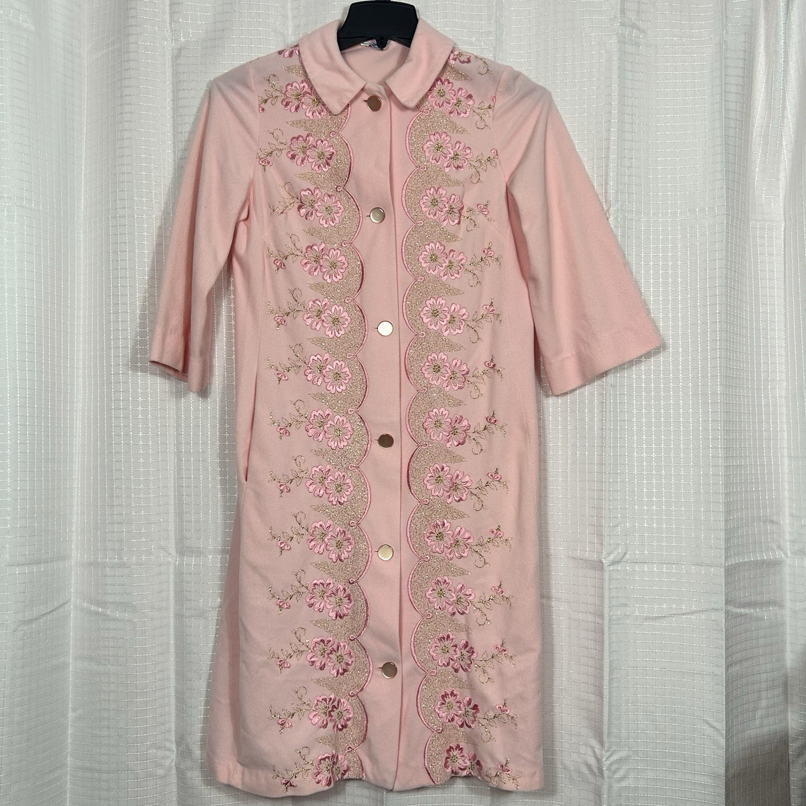 VTG Charmode Pink Embroidered Housecoat Robe Size Small Gold Pink Floral (G)