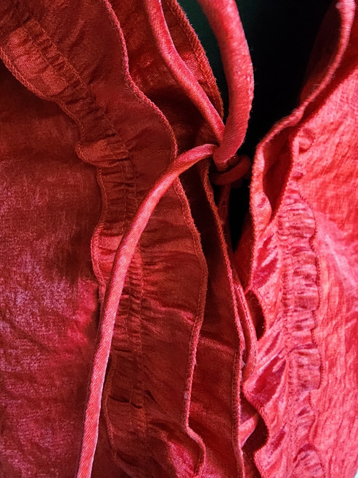 RAFAEL SIZE MEDIUM RED VINTAGE TIE STRAP OVERCOAT 90S RUFFLE RED