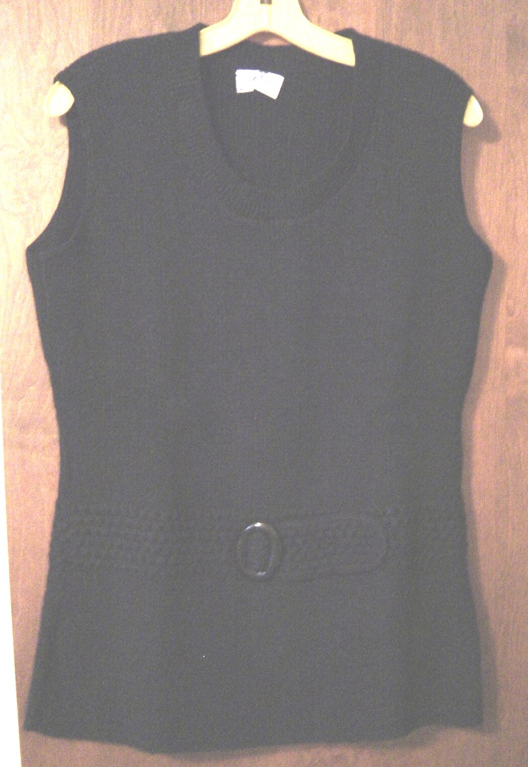 Vintage 1970’s Women’s Black Sleeveless Sweater in Excellent Condition!