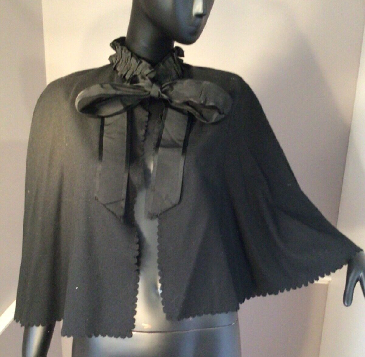 Authentic Vintage Victorian Black Wool Caplet Ruffled Collar & Ribbon Tie (E-32)