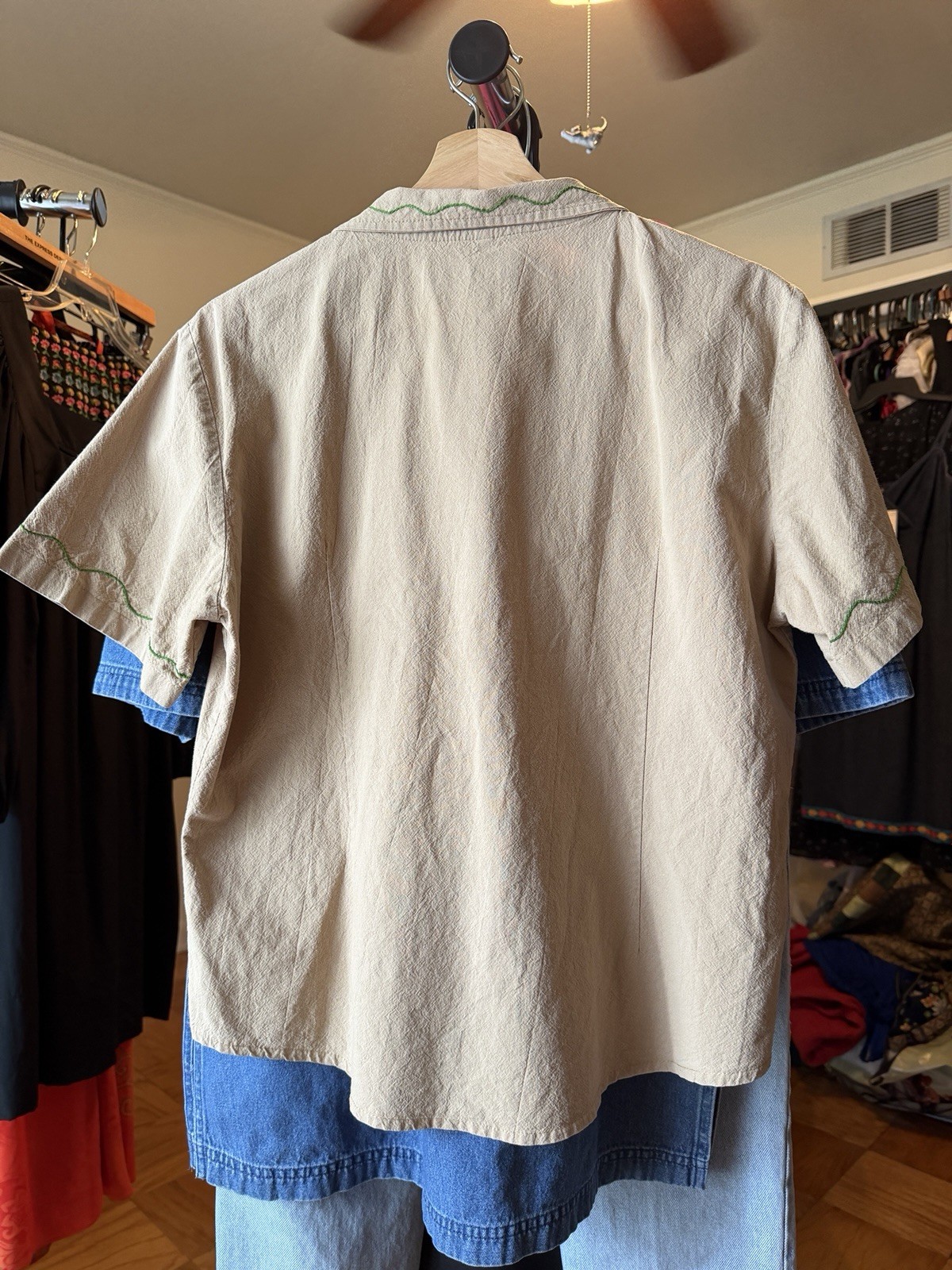 Vintage 60s 70s Guatemalan Embroidery Folk Art Animal Cotton Button Down M
