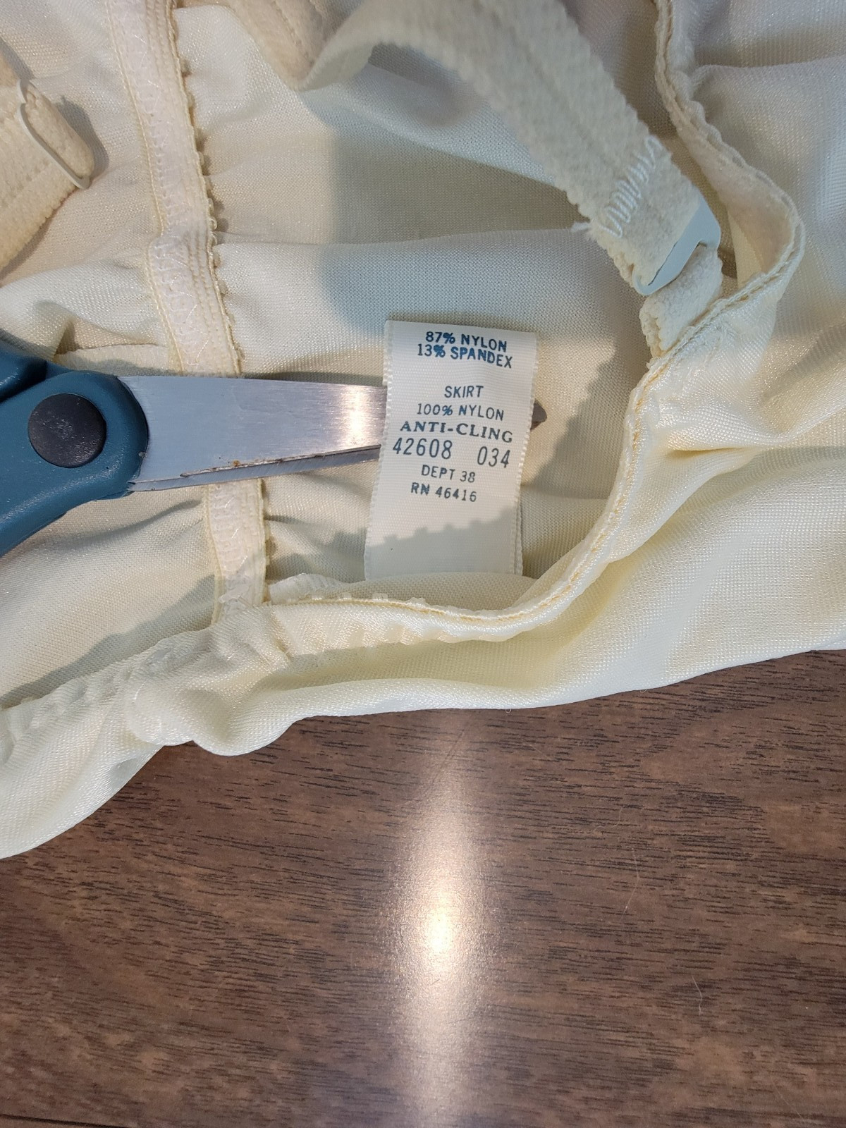 Vintage The Sears Doesnt Slip Low Back Anti-Cling Cream Formal Size 34 Deadstock