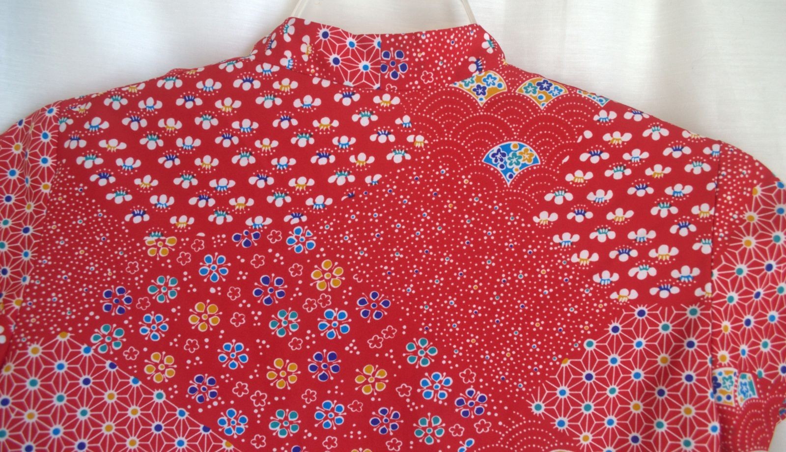 Free ship! Vintage 1960’s women’s red cap sleeve shirt Asian inspired polyester