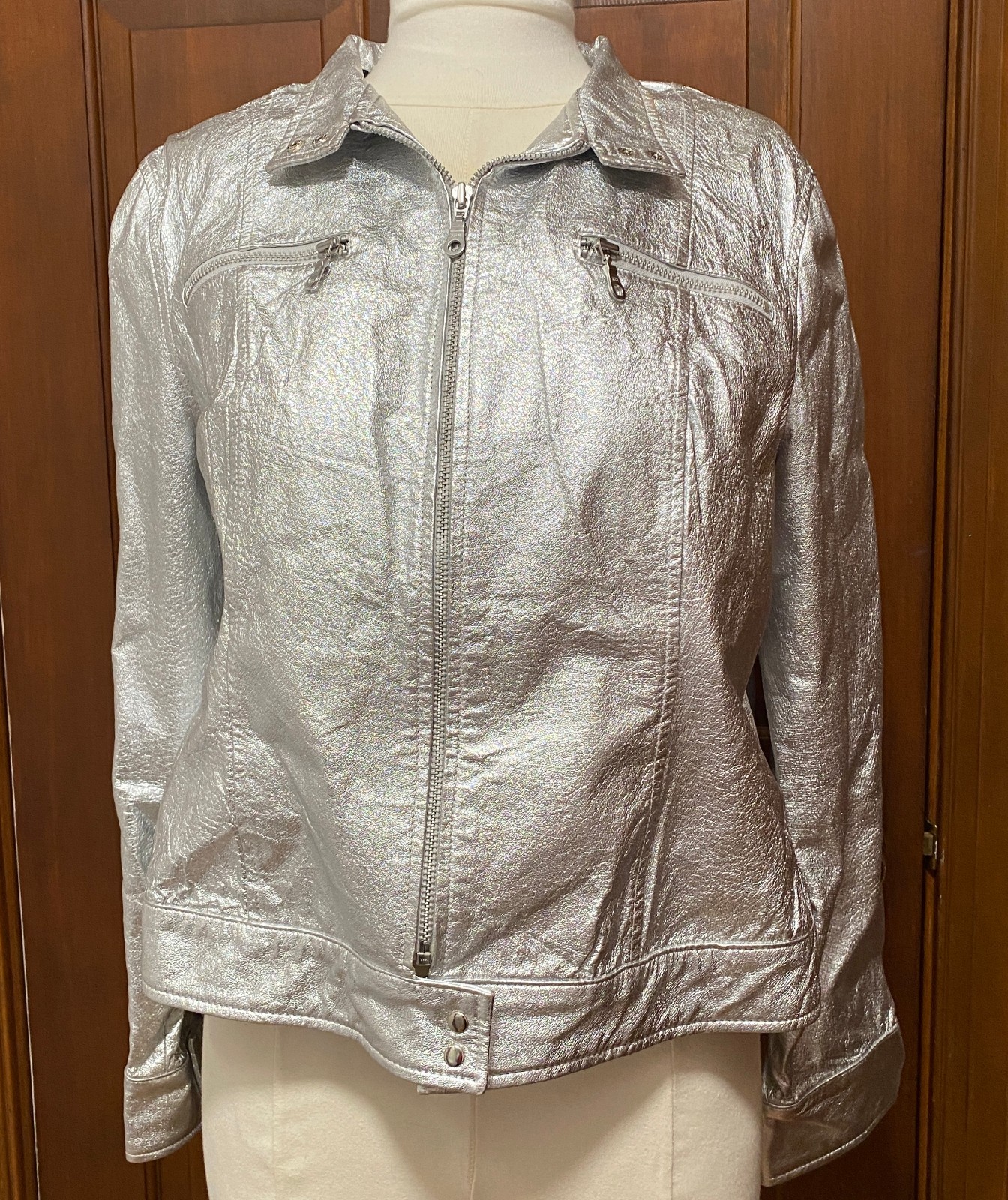NEWPORT NEWS WOMENS VINTAGE METALLIC SILVER LEATHER BIKER JACKET SIZE 18