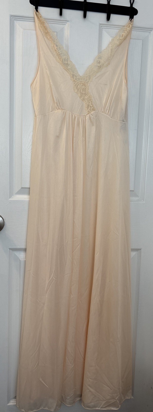Vintage Lorraine Goddess Sheer Soft Cream Glow Lace Long Full sweep Gown NWT