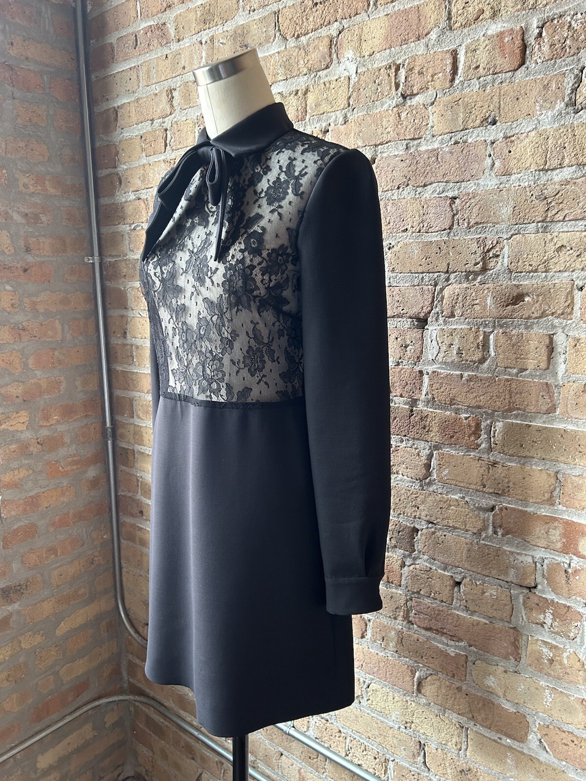 Runway Valentino dress 40, (size 6) Great Condition. Worn Only Twice.