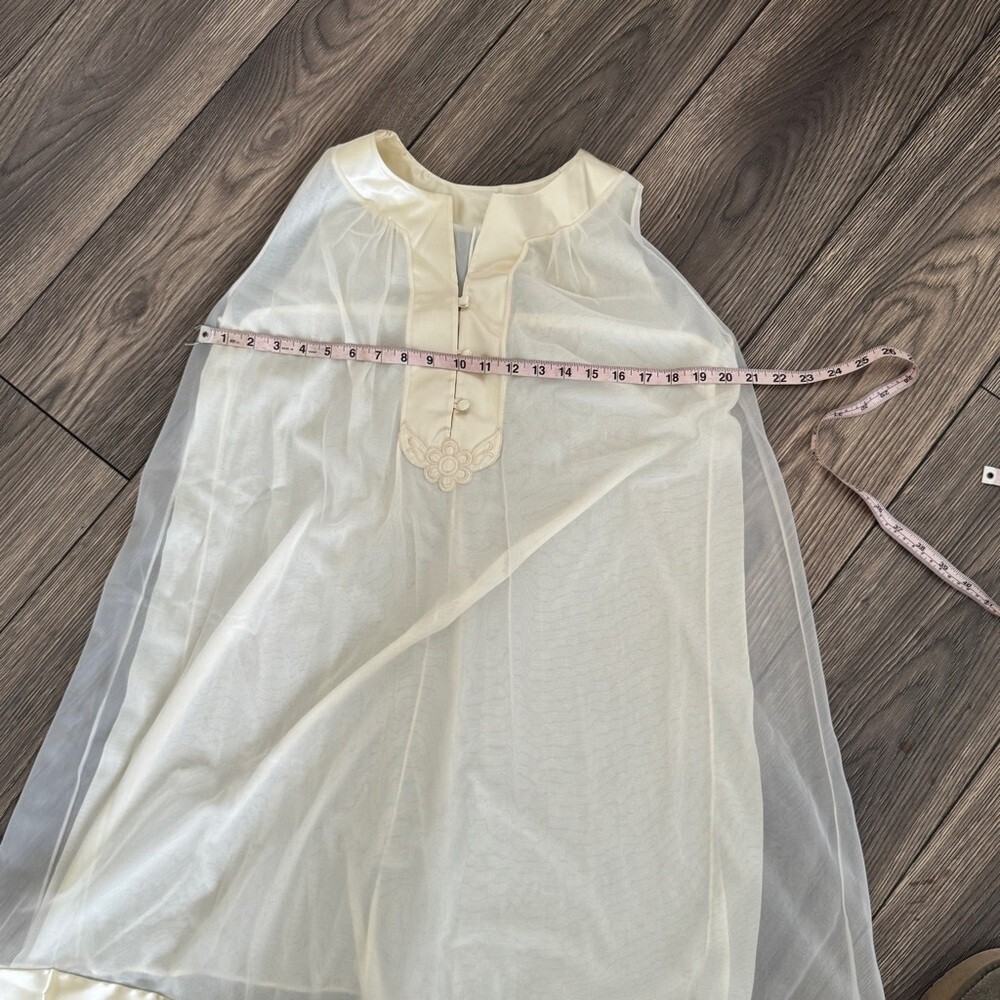 1960s Vintage Pale Almond Yellow Gossard Short Peignoir Nightgown & Robe Set