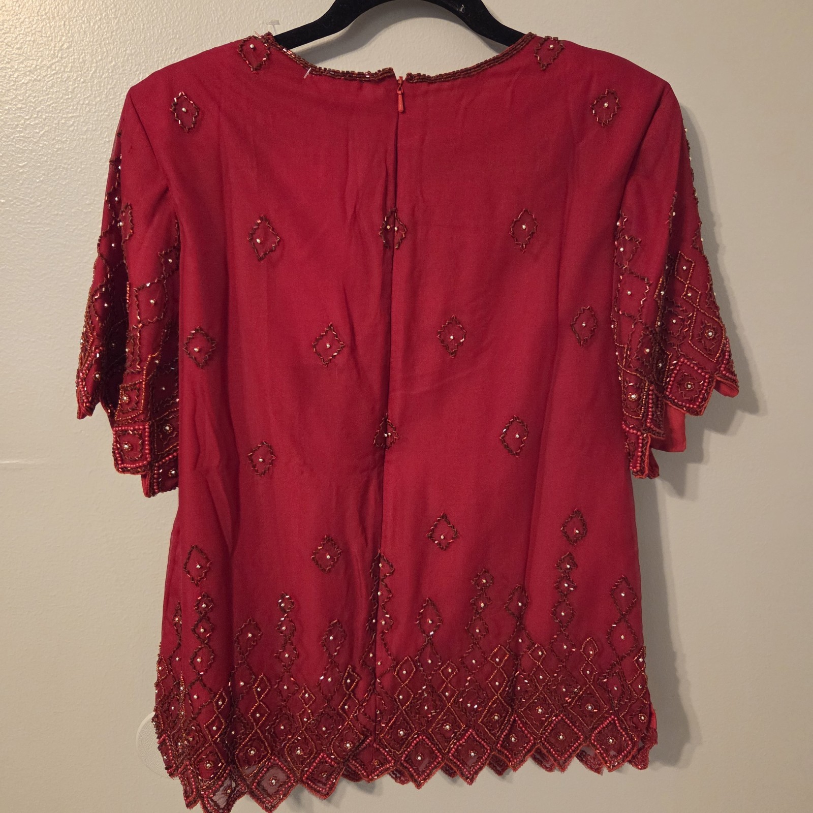 100% Silk Red Womens Beaded Sequin Top Blouse Sz M Luxury Special Occasion