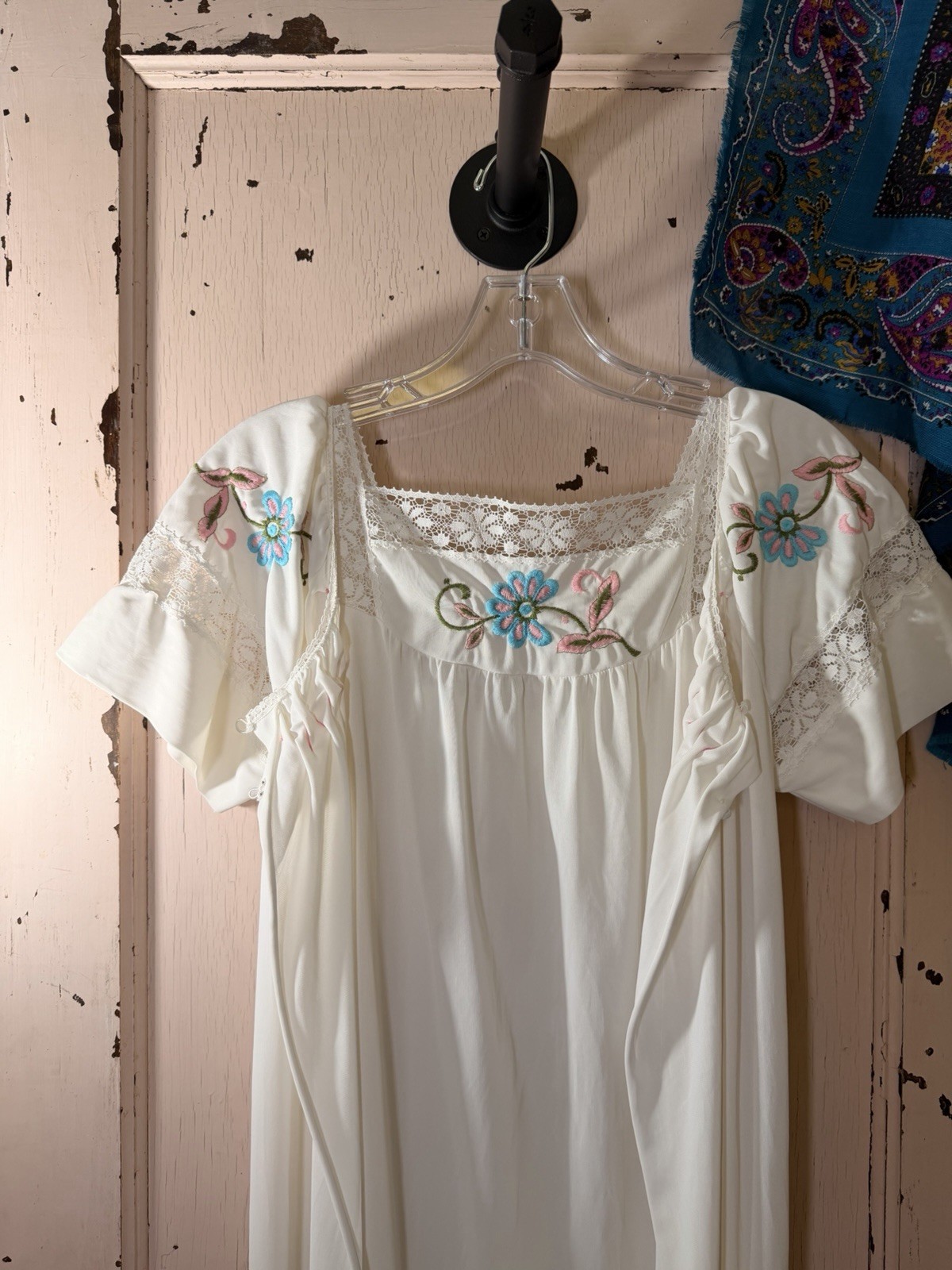 VTG Maxi Robe Nightgown Two Piece Set White Embroidery Lace Trimmed Boho Sm/Med