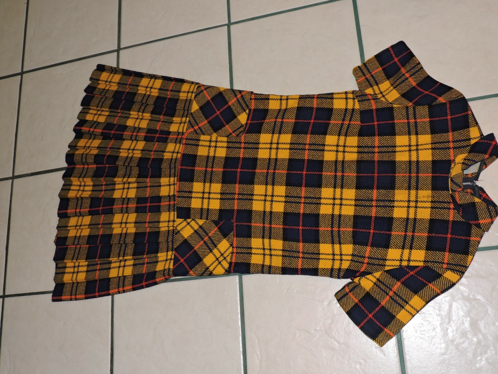 VTG. HOMEMADE PLAID WOVEN POLYEST SHRT SLV PLEATED POCKETS ROLL-OVER COLLAR S/ M