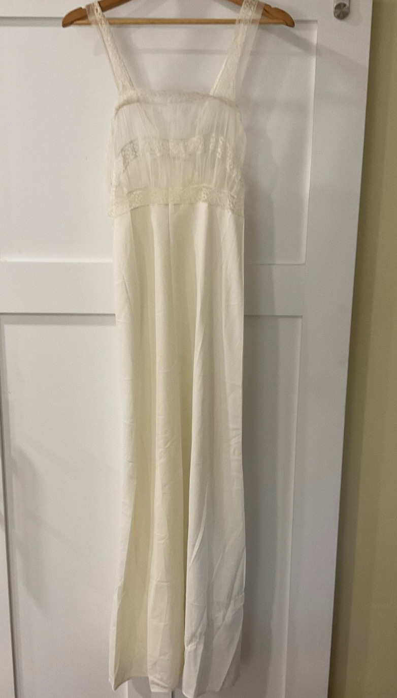Vintage Late 1940s Rhythm Lingerie Size 34 Nylon and Lace Nightgown