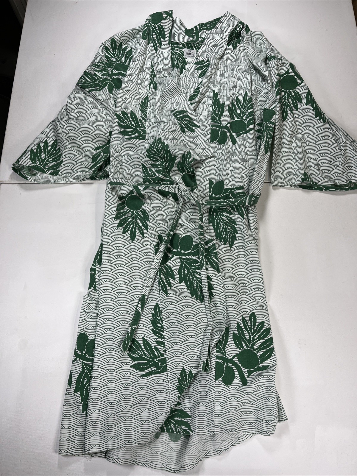 Vintage Hilton Hawaiian Village Kimono Robe Green White Floral Tropical Aloha