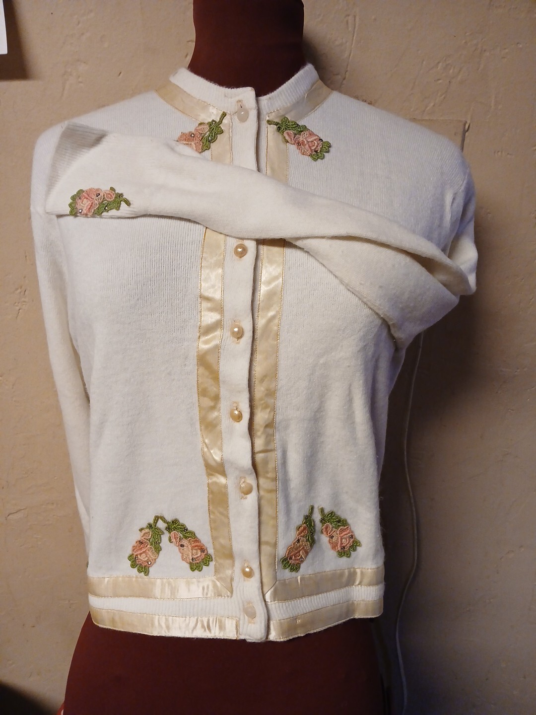 Vtg 50s Angora Ivory Wool Floral Sweater satin floral appliques Lovely!