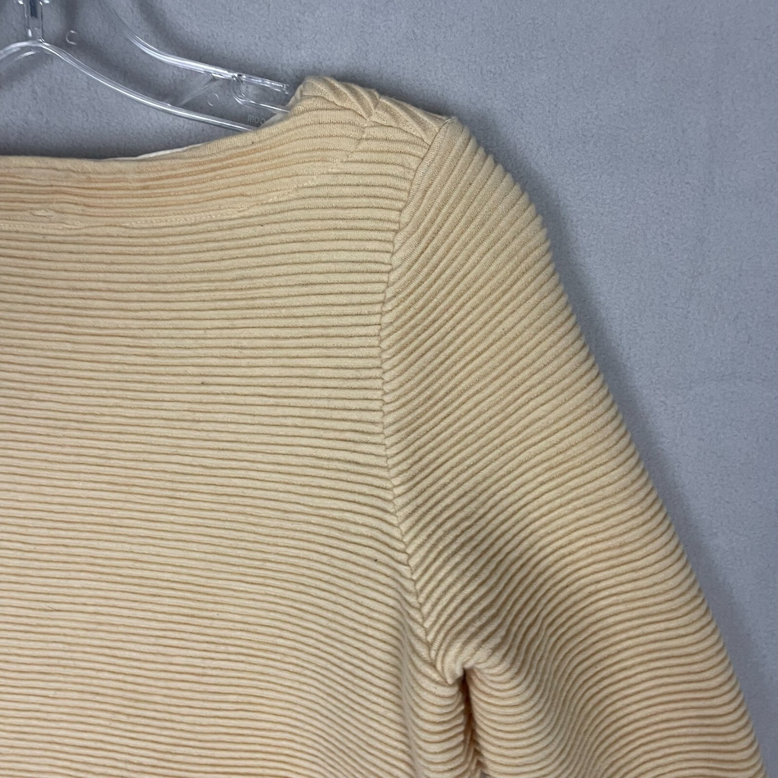 Vintage Miguel Cruz Women’s Top 100% Wool Sweater Ribbed Yellow