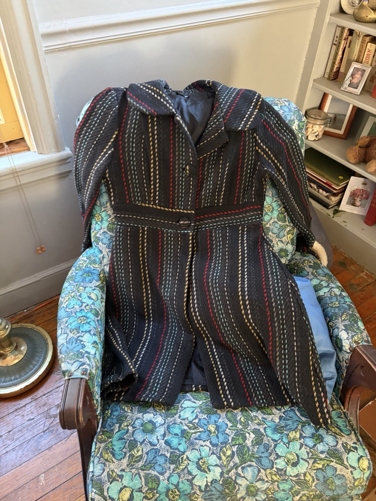 Gorgeous VINTAGE BLACK WOOL AND ACRYLIC coat Made In The Use 70’s Small Ariella