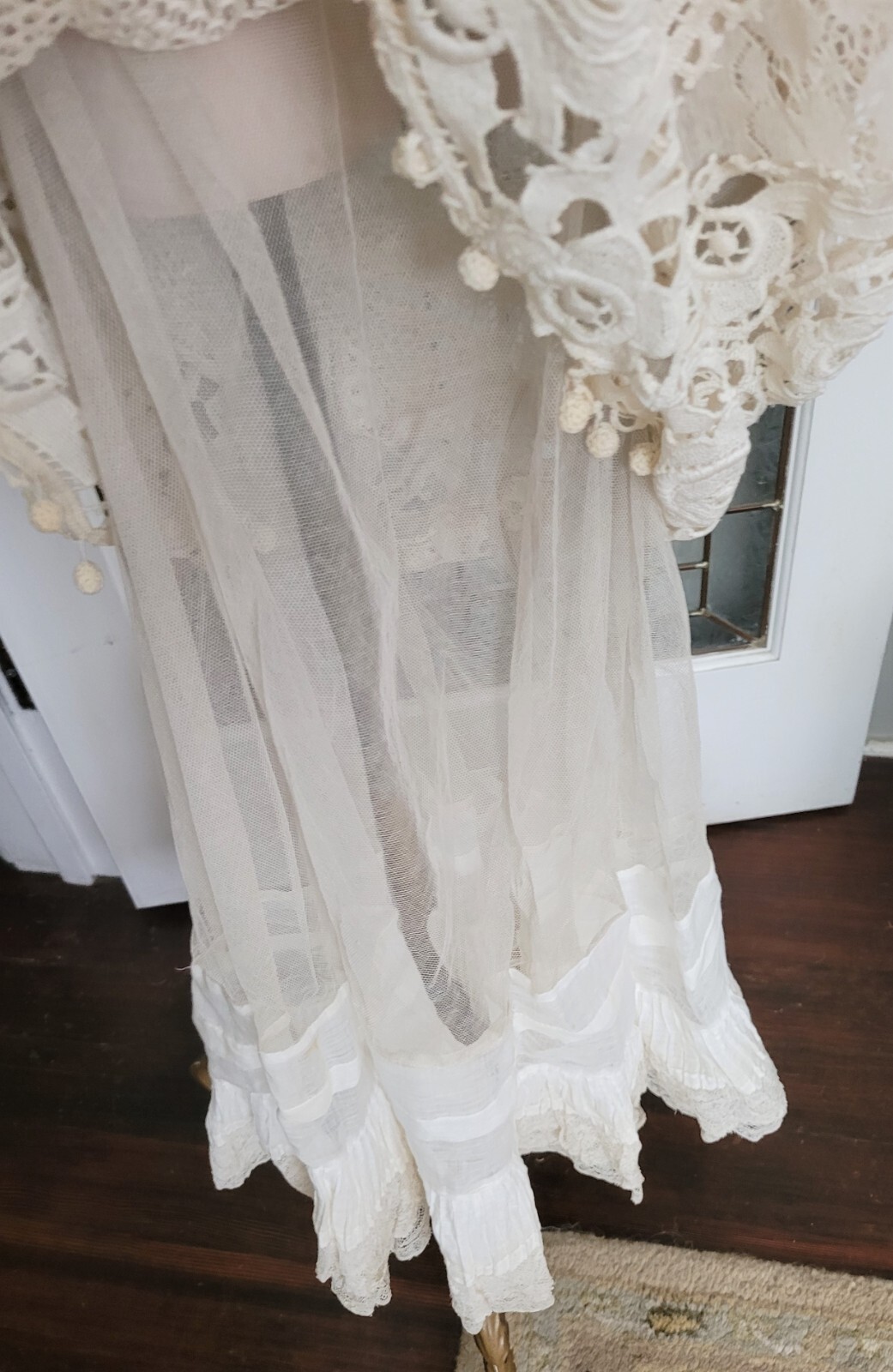 ANTIQUE EDWARDIAN IVORY WOVEN MESH NET DRESS ORNATE IRISH CROCHET WORK BOBINET