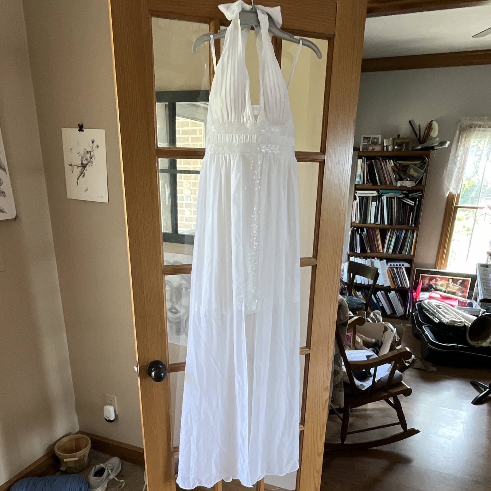 White Halter Neck Sleeveless Full-Length Wedding Dress 9/10 prom homecoming