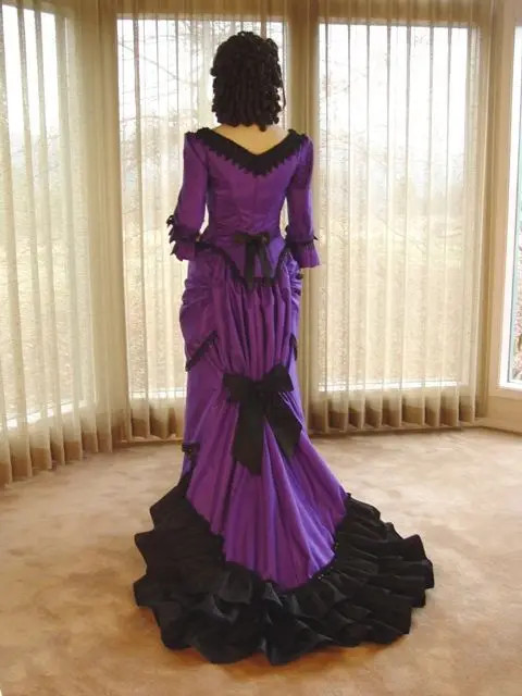 1860s Historical Victorian Bustle Ball Gown Noble Women Gothic Evening Dress