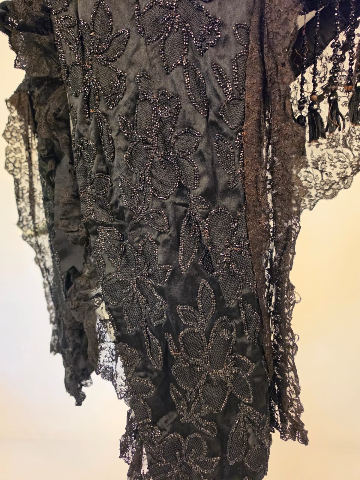 VICTORIAN 1870’S BLACK FLORAL SILK BUSTLE BACK CAPE W JET BEADING + LACE TRIM