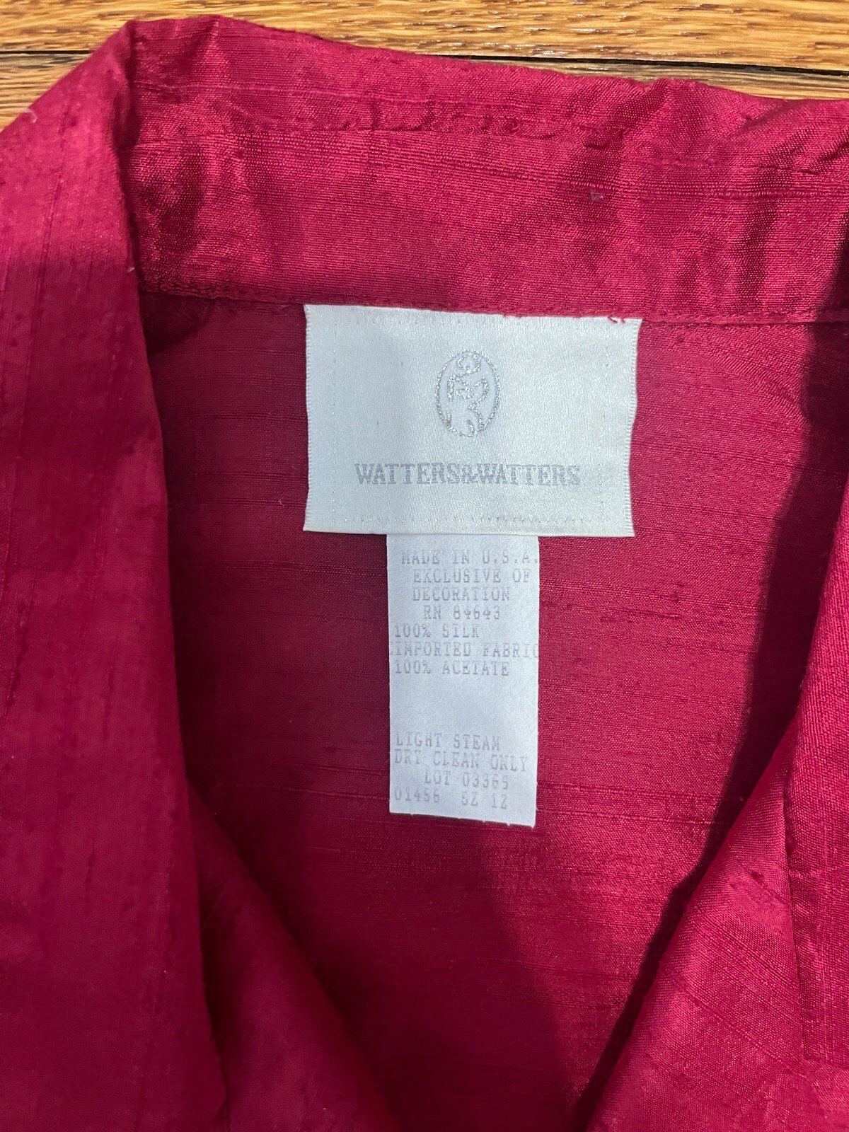 Vintage USA Watters & Watters Women’s 100% Silk Blouse Red Collared Button Front