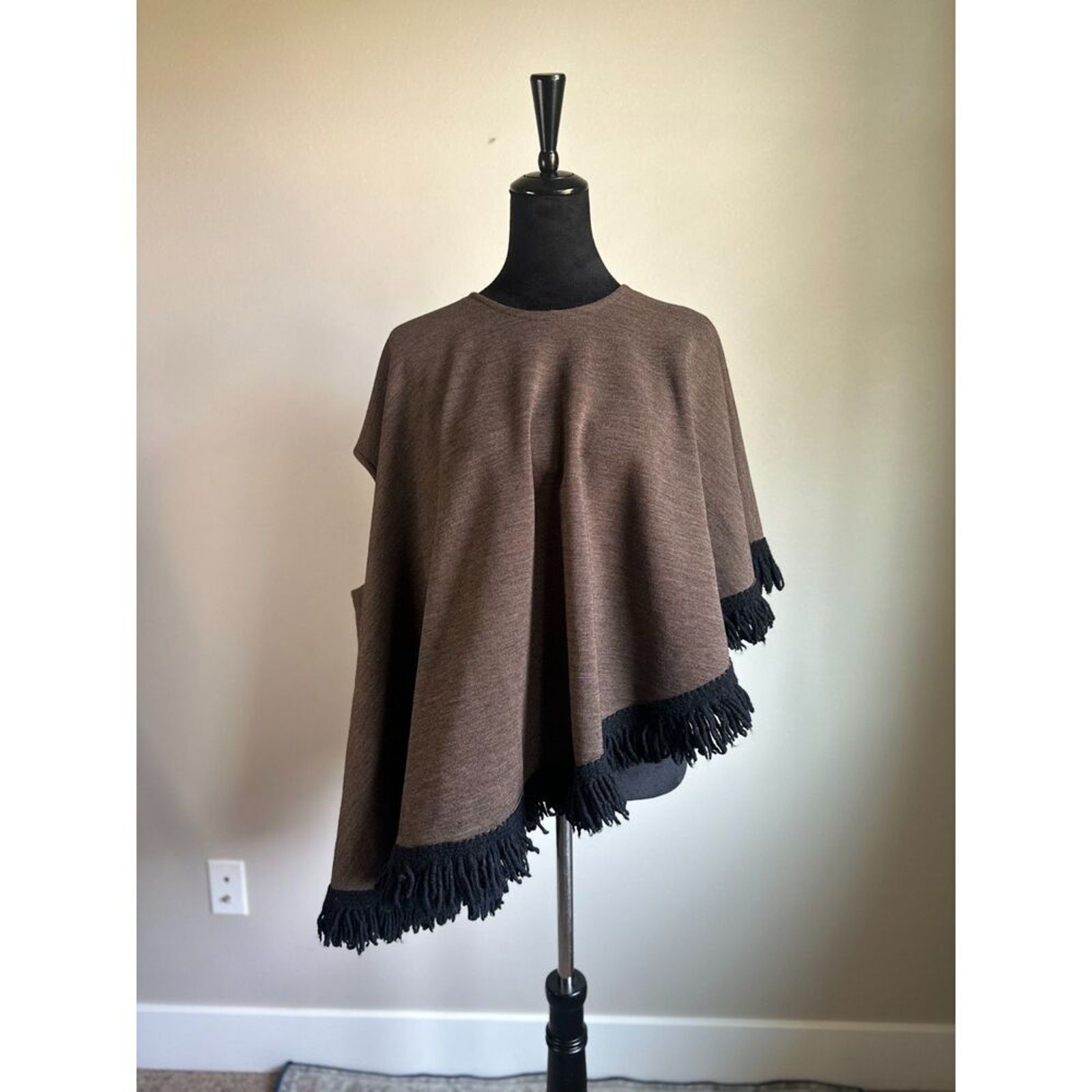 QUEEN OF CAPES Vintage Country Place Wool Fringe Trim Asymmetric Cape