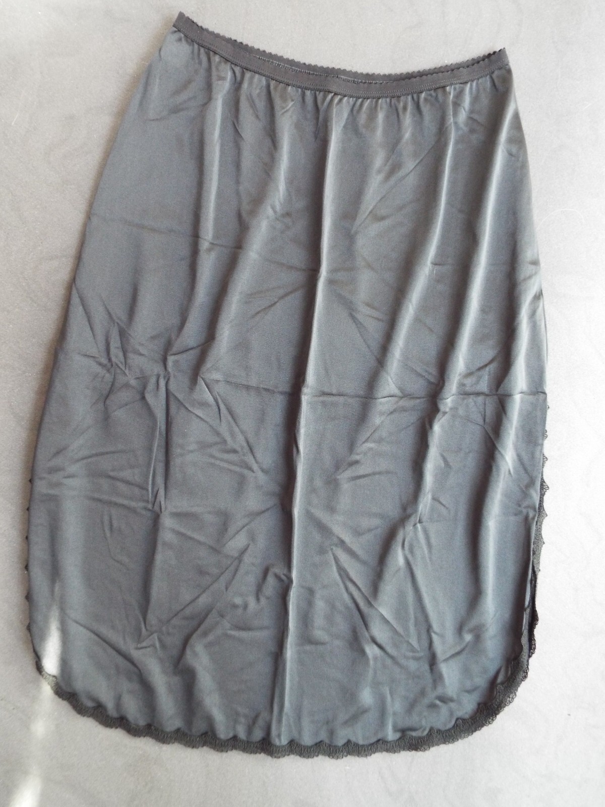 Shadowline Half Slip Black Medium 26 in 2 slits