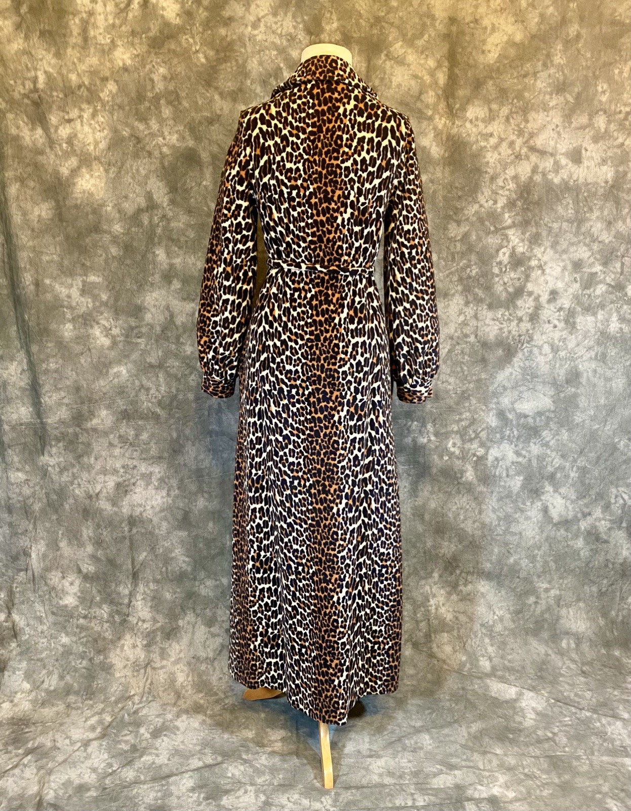 VTG Vanity Fair Velveteen Leopard Print Robe w Pockets & Belt Medium