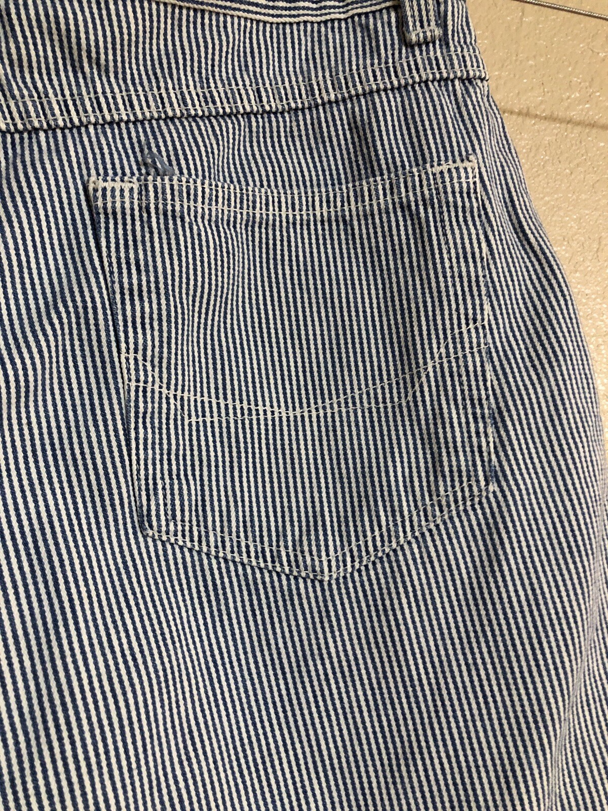 Chic Womens 12 High Waisted Mom Shorts Striped Blue White Denim Jean Pleated