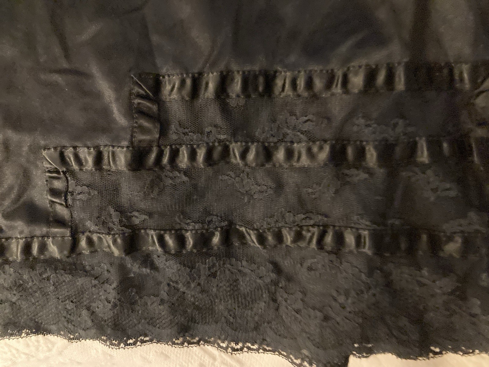Vintage Formfit Rogers 1/2 Slip Black 6”Lace Satin Ribbon 28/32” waist