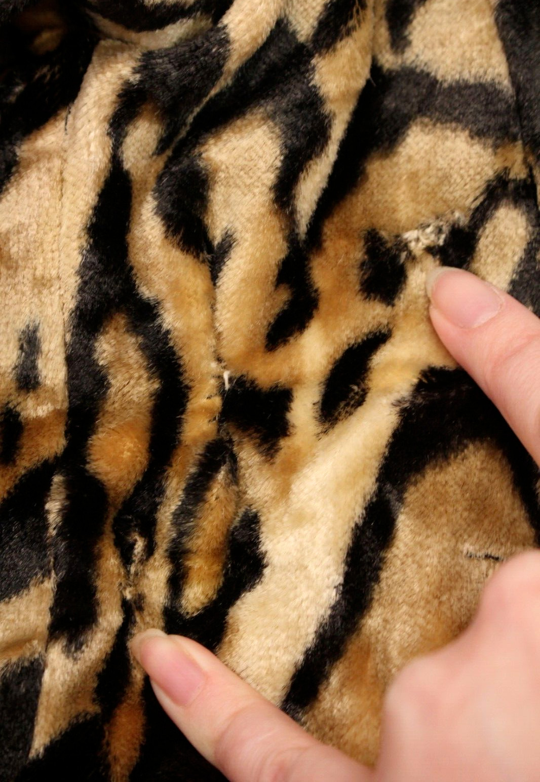 VTG Women’s 60s Jaguar Print Velvet Coat W/ Large Pockets & Belt Sz M/L 1960s