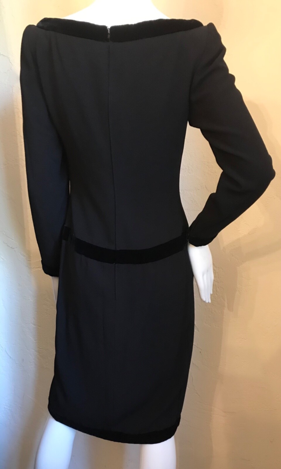 VINTAGE 1980’s VALENTINO NIGHT Black Crepe & Velvet Cocktail Evening Dress 6