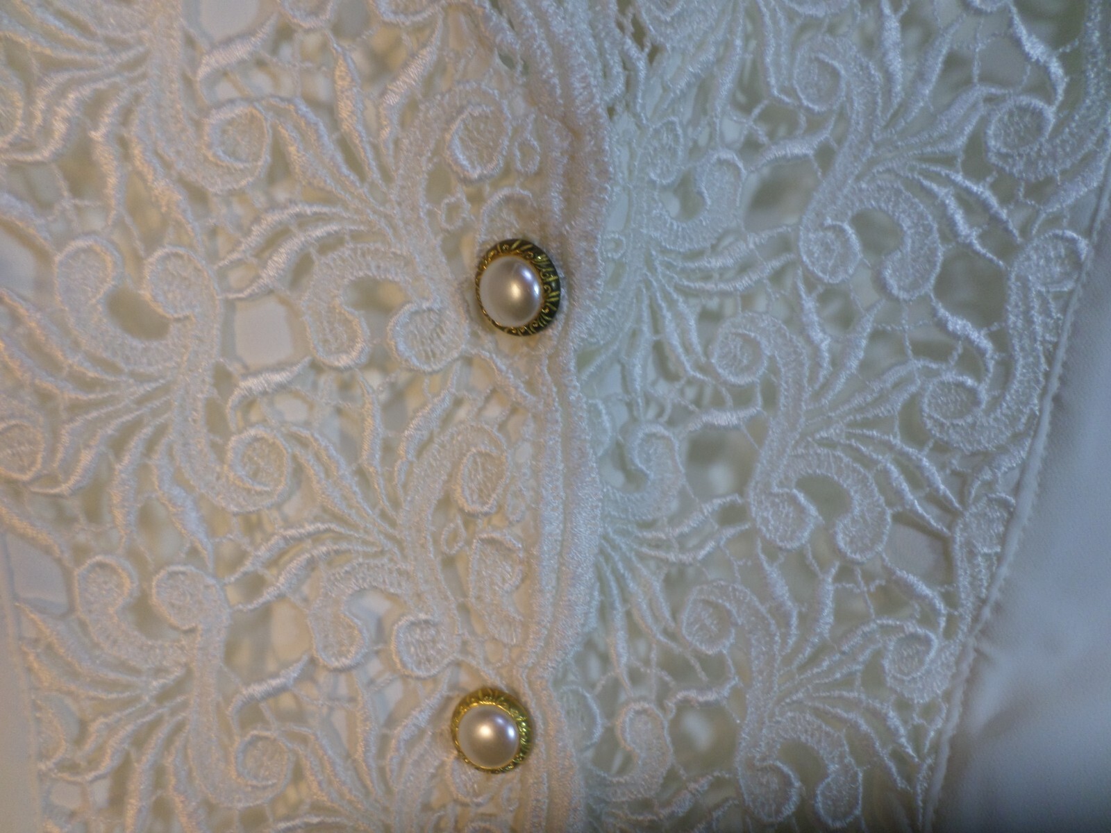 Vintage Christie & Jill Woman’s White Lace Long Sleeved Button Blouse-Size 10