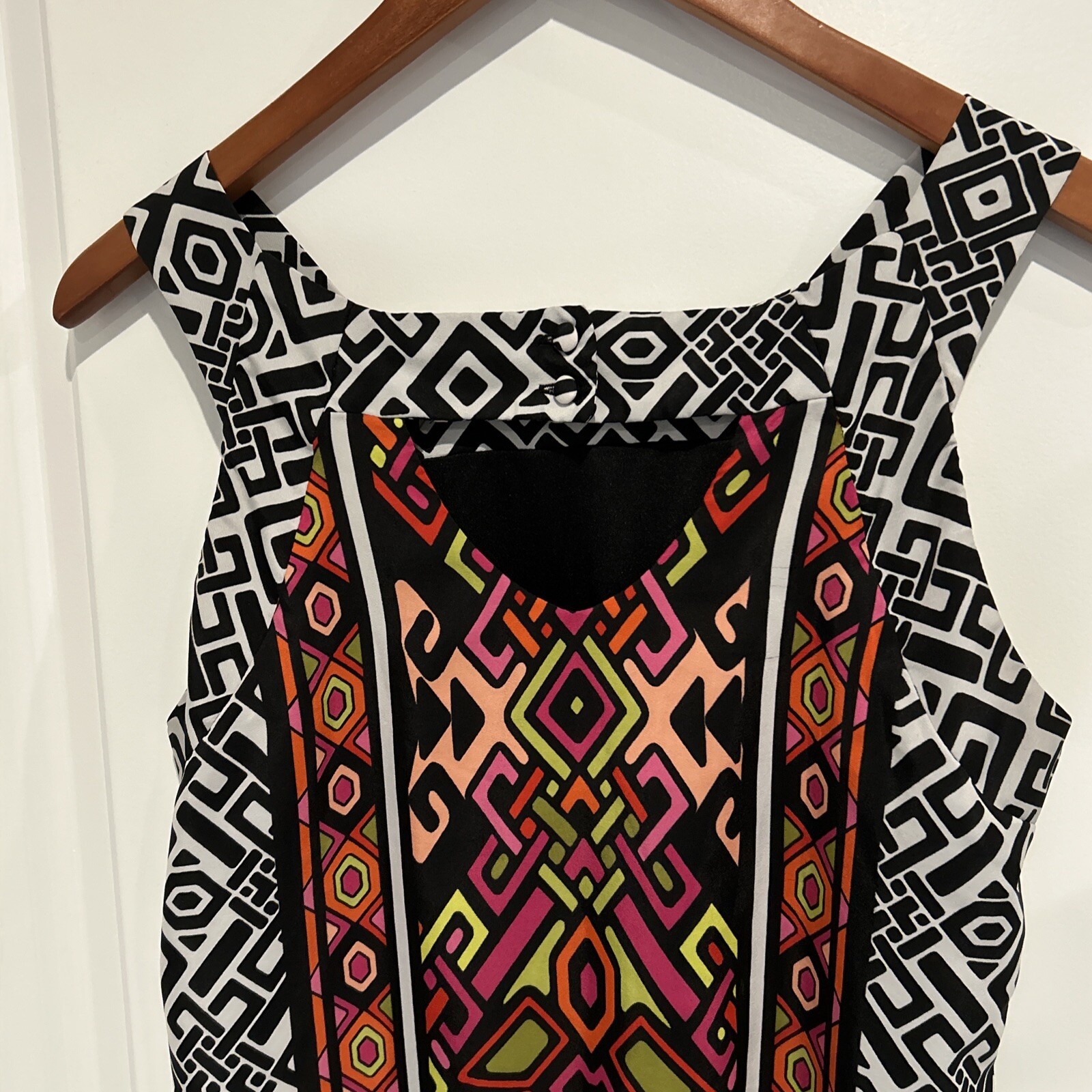 Madison Leigh Size 8 Sleeveless Chiffon Dress Colorful Design