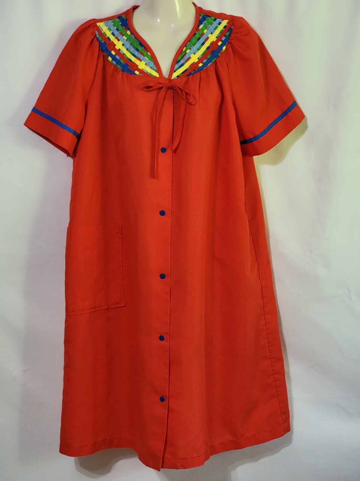 DAN-ELLEN VINTAGE RED HOUSE DRESS DAY ROBE SNAP FRONT POCKET MEDIUM USA MADE