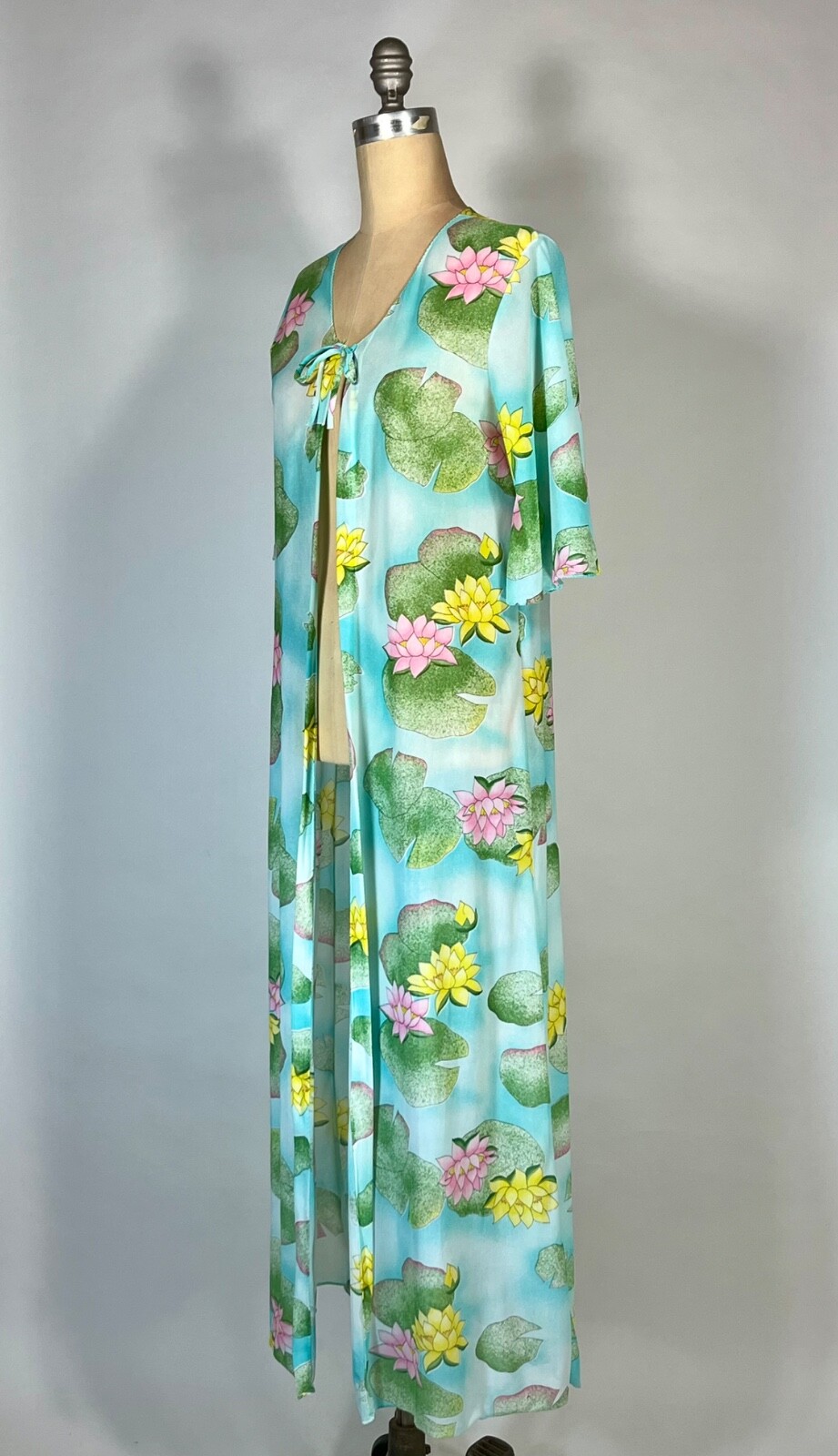 Vintage 1960’s semi-sheer lightweight robe cover-up with lily pad & lilies print