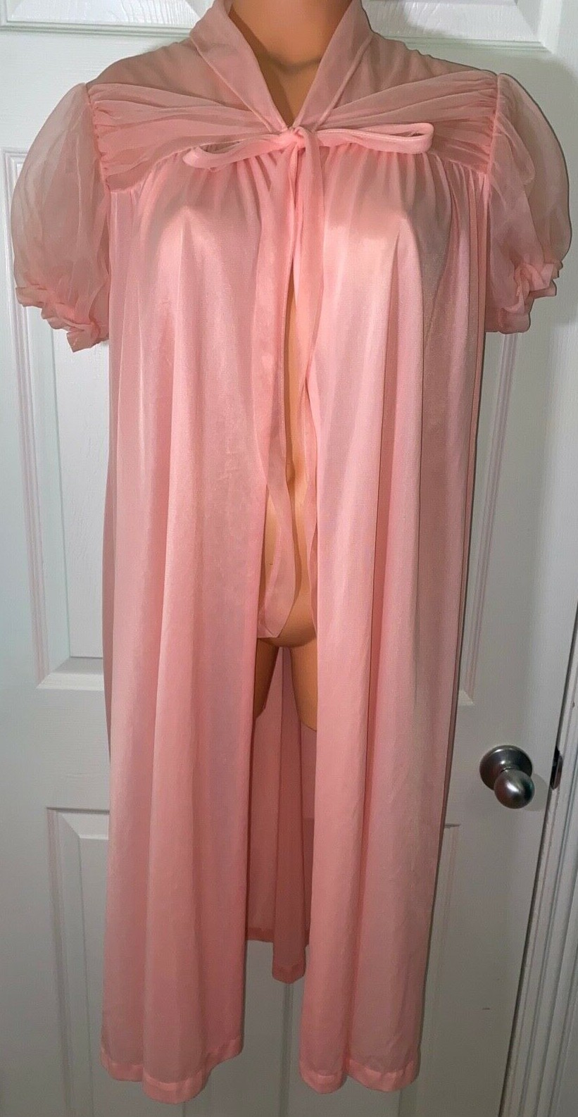 GOTHAM ~ VTG 60s ~ SILKY SHORT ROBE/PEIGNOIR ~ Peachy Pink ~ ALL NYLON ~ USA ~ M