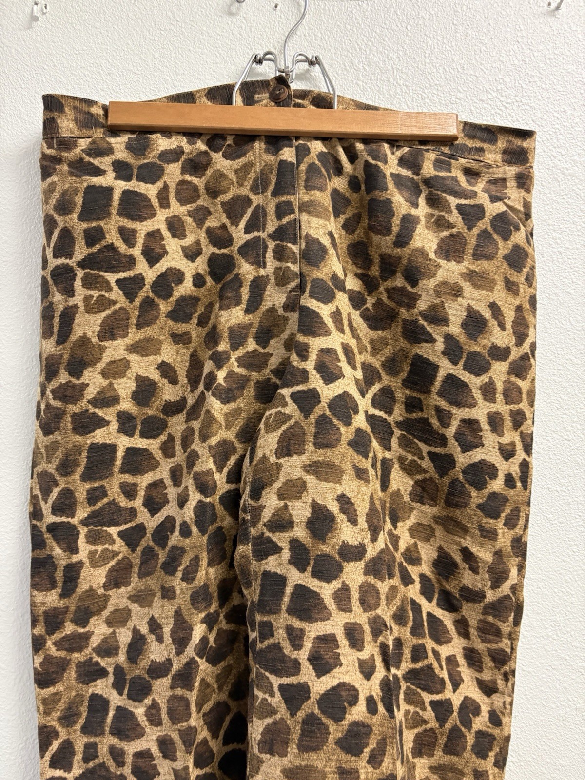 VINTAGE PANTS ANIMAL PRINT GIRAFFE FEELS LIKE SILK? NO SIZE TAG WILD