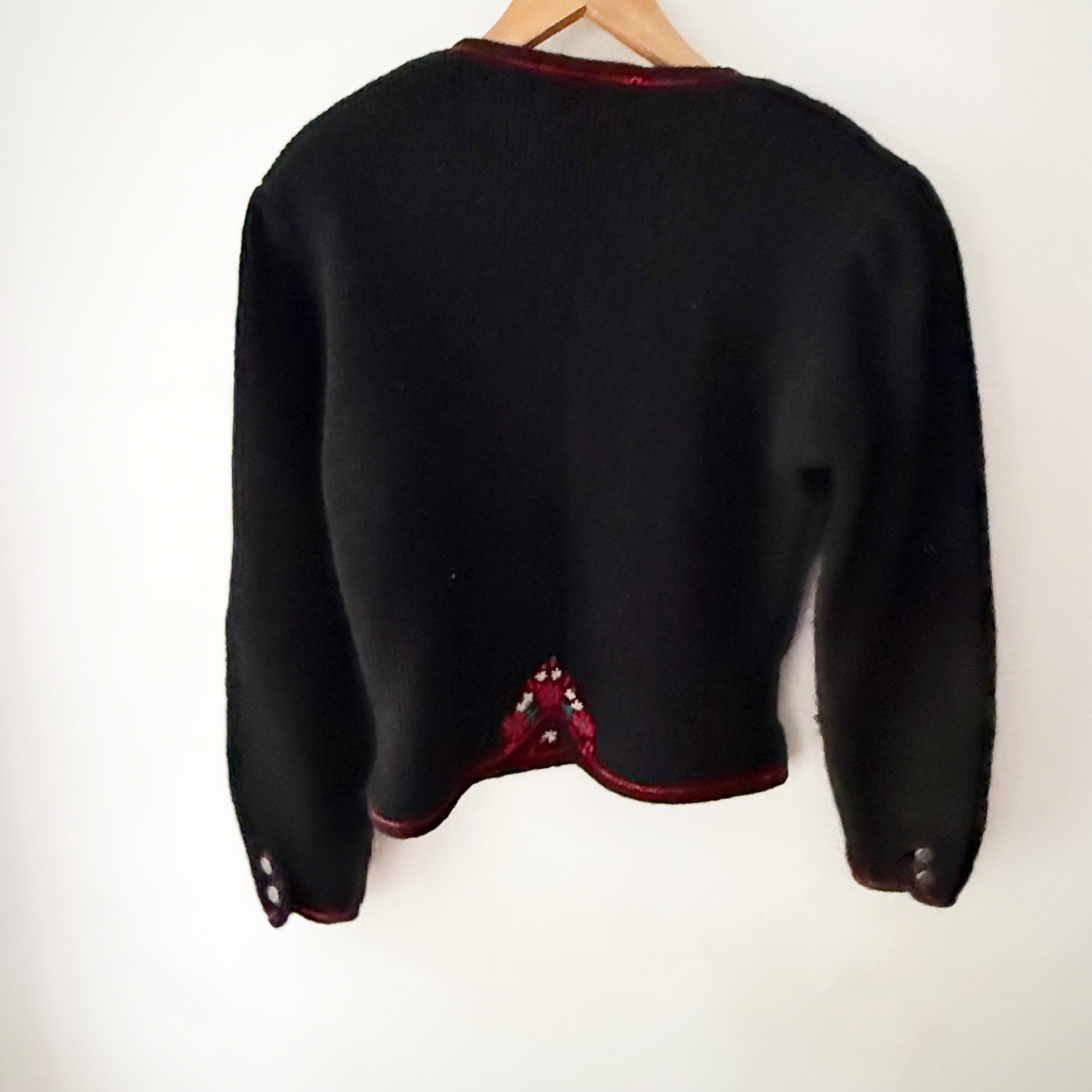 Vintage Women Cardigan Sweater Black 100% Wool Embroidered Floral Cottage Hoiday