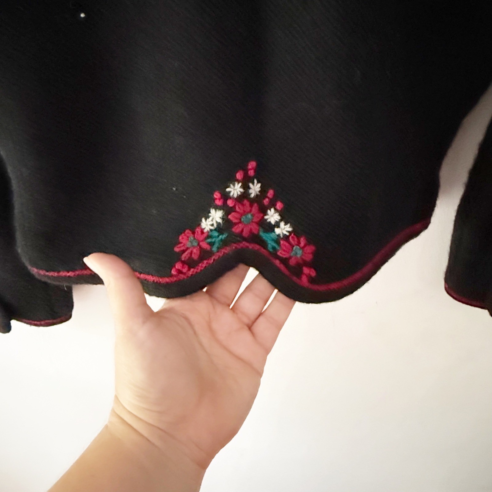 Vintage Women Cardigan Sweater Black 100% Wool Embroidered Floral Cottage Hoiday