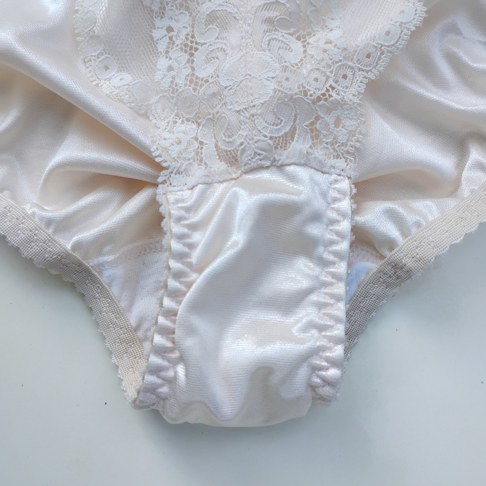 Vtg 80s ILGWU Label Sz-L Oscar de le Renta Nylon Satin & Lace Bikini Panties
