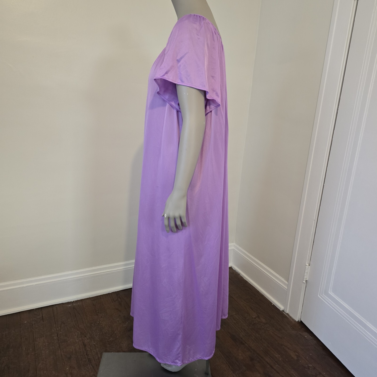ILGWU Unionmade Purple Flutter Sleeve Full Length Nylon Nightgown B6-B8 Keyhole