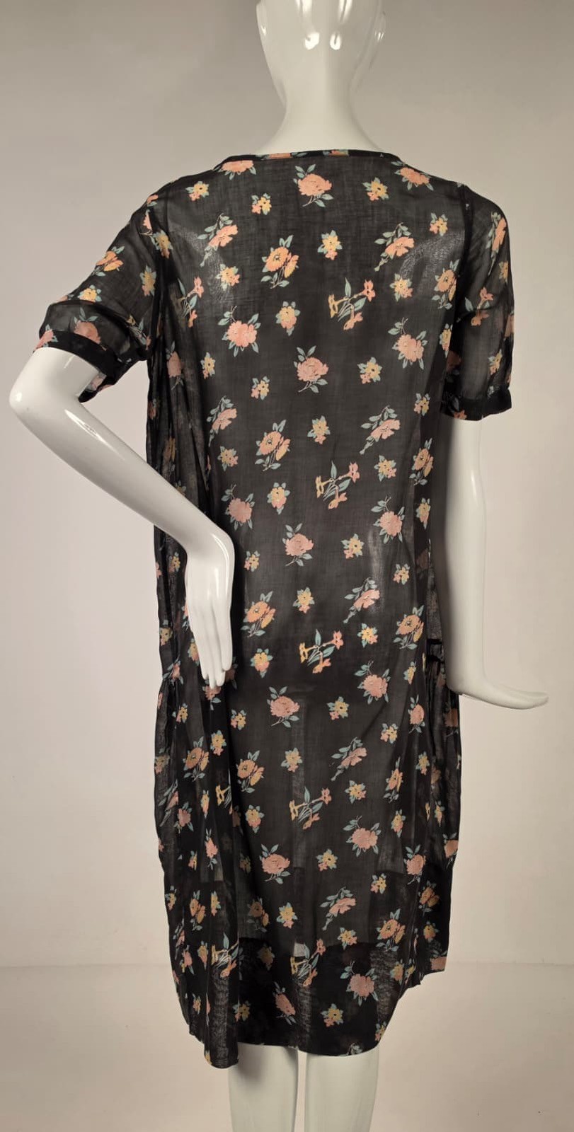 1920’S FLORAL PRINT BLACK MUSLIN DRESS W FLORAL BROOCH