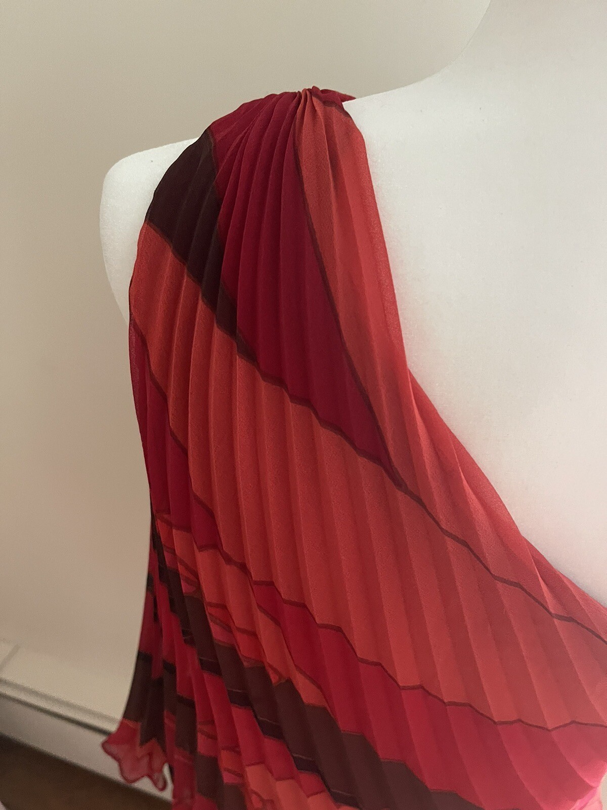 Kay Unger Red/Black Chiffon w/Accordion Pleats Cocktail One Shoulder Top Sz 10