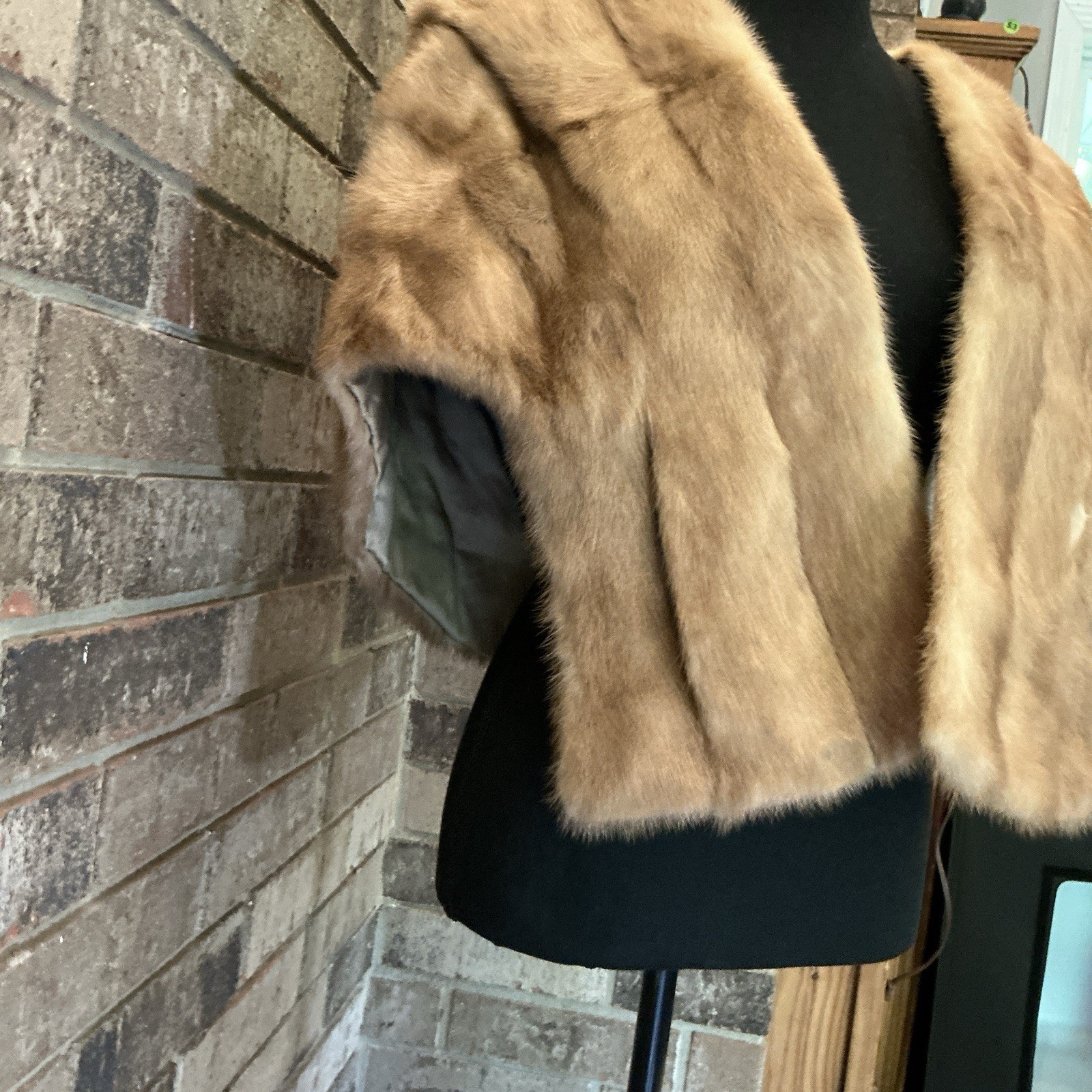 VINTAGE Real Fur Stole Cape Shrug Alaskan Custom Built Furs Kansas City MO #51E7