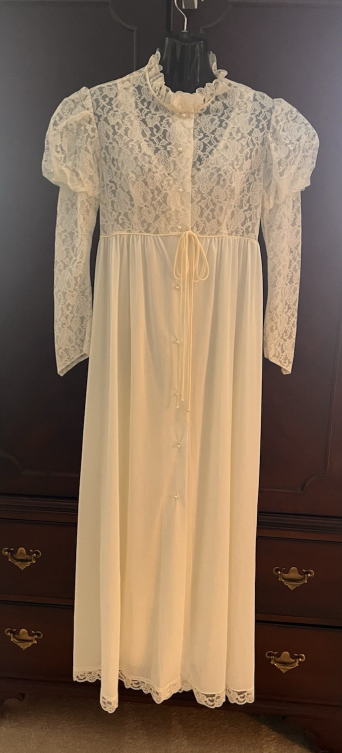 Elegant Traditional Vintage Ivory Bridal Peignoir Set Size XS/S